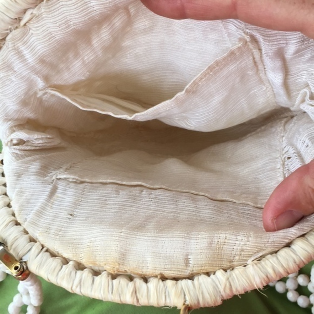 Round cream beaded‎ shoulder bag - Picture 2 of 3